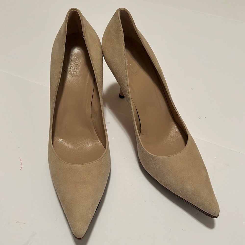 Gucci suede heels in bone